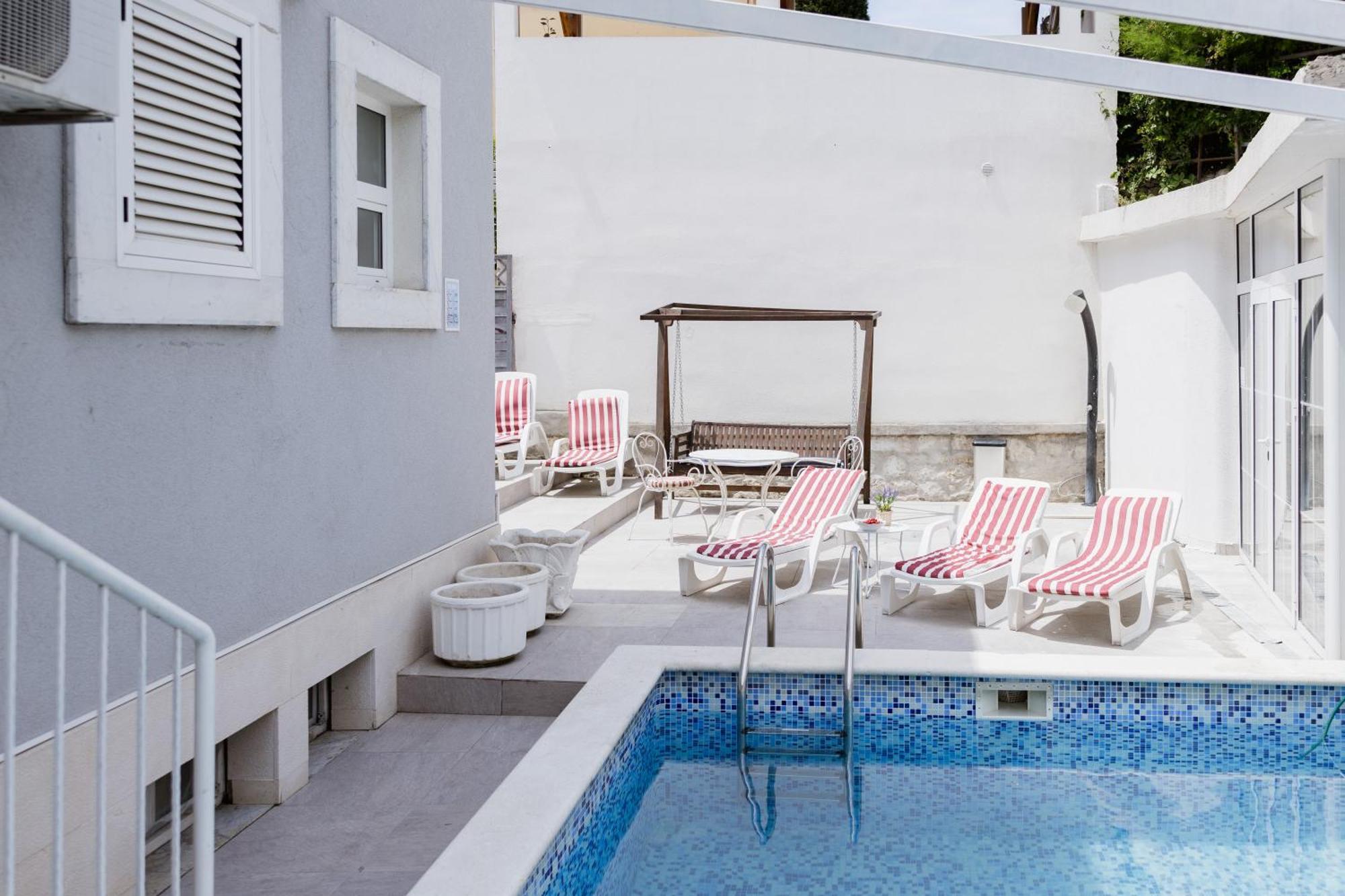 Vibe With Pool Villaer